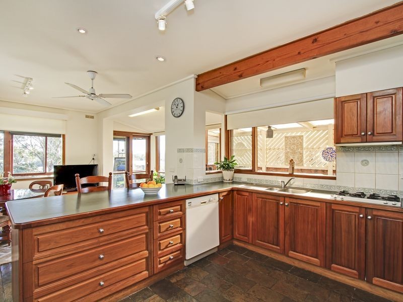 12 Robb Street, Bairnsdale VIC 3875