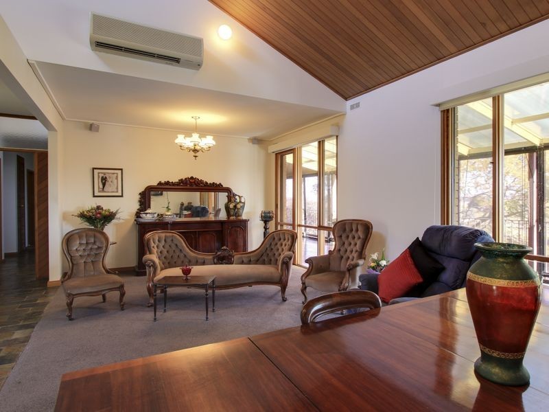 12 Robb Street, Bairnsdale VIC 3875