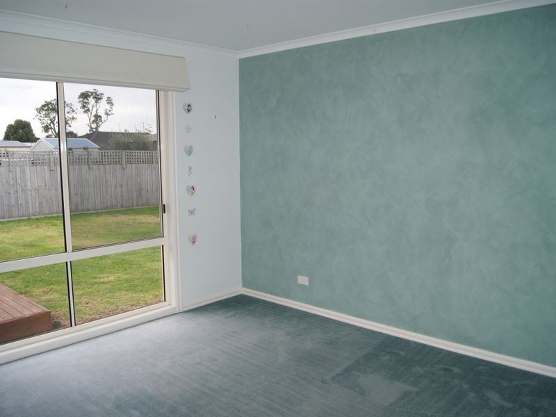 9 Balmoral Crescent, Bairnsdale VIC 3875