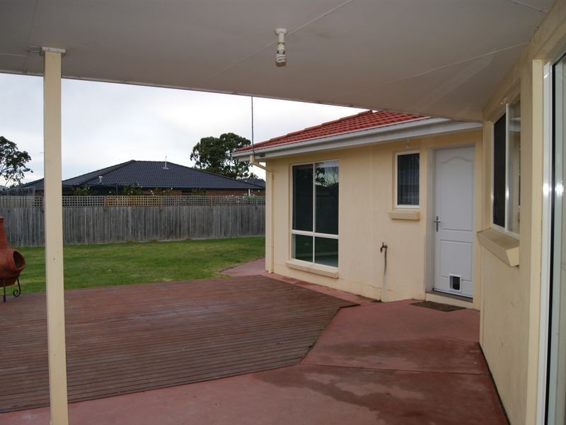 9 Balmoral Crescent, Bairnsdale VIC 3875