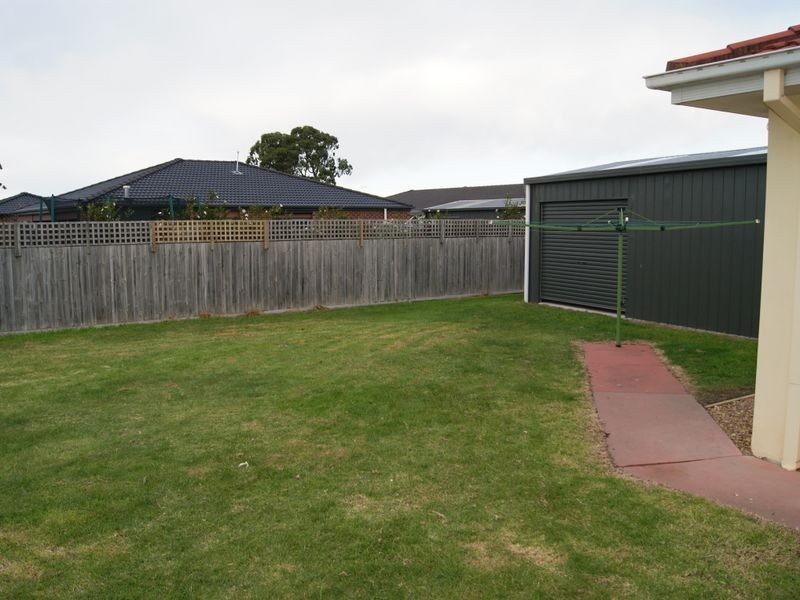 9 Balmoral Crescent, Bairnsdale VIC 3875