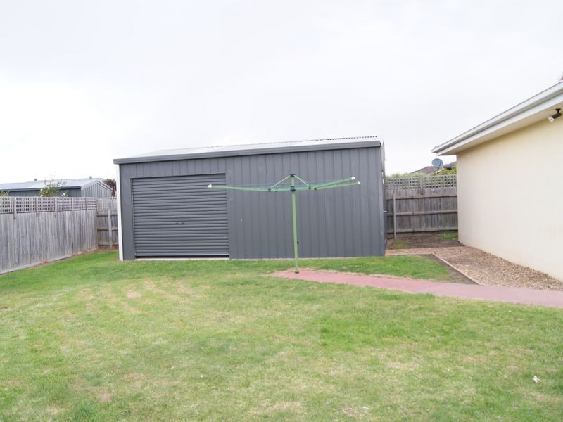 9 Balmoral Crescent, Bairnsdale VIC 3875