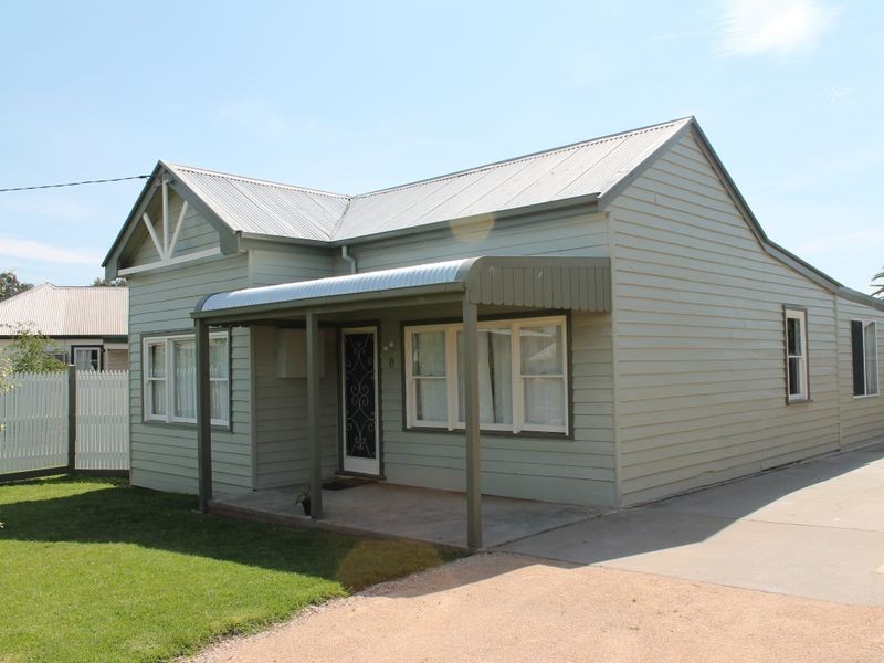 8 Charles Street, Bairnsdale VIC 3875