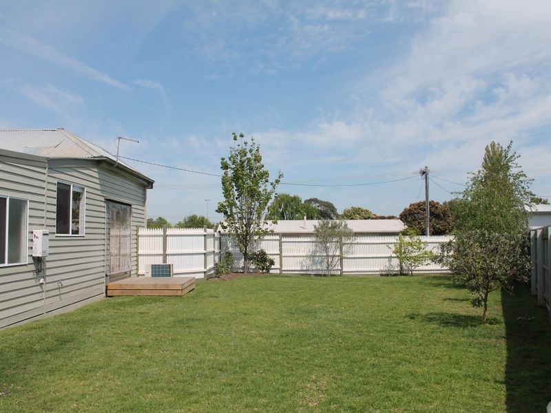 8 Charles Street, Bairnsdale VIC 3875