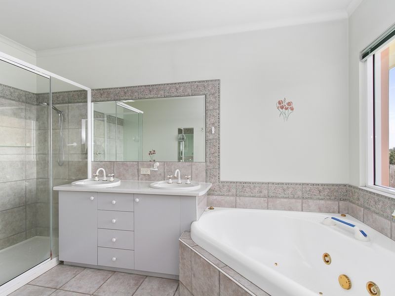 51 Harnham Drive, Bairnsdale VIC 3875