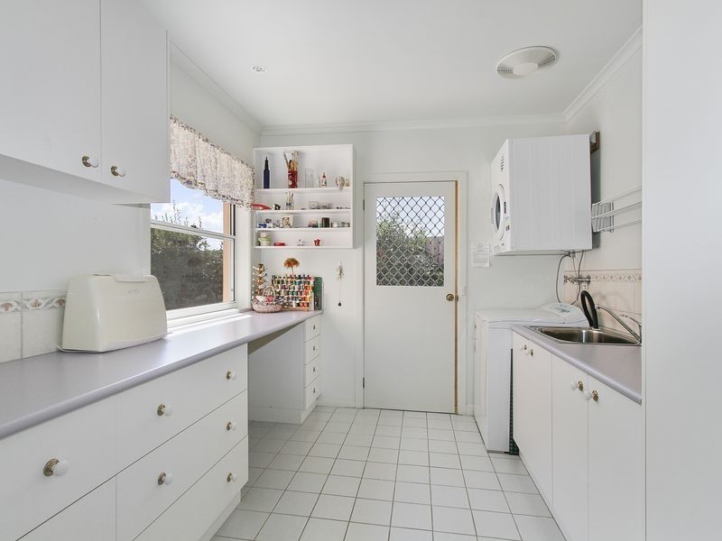 51 Harnham Drive, Bairnsdale VIC 3875