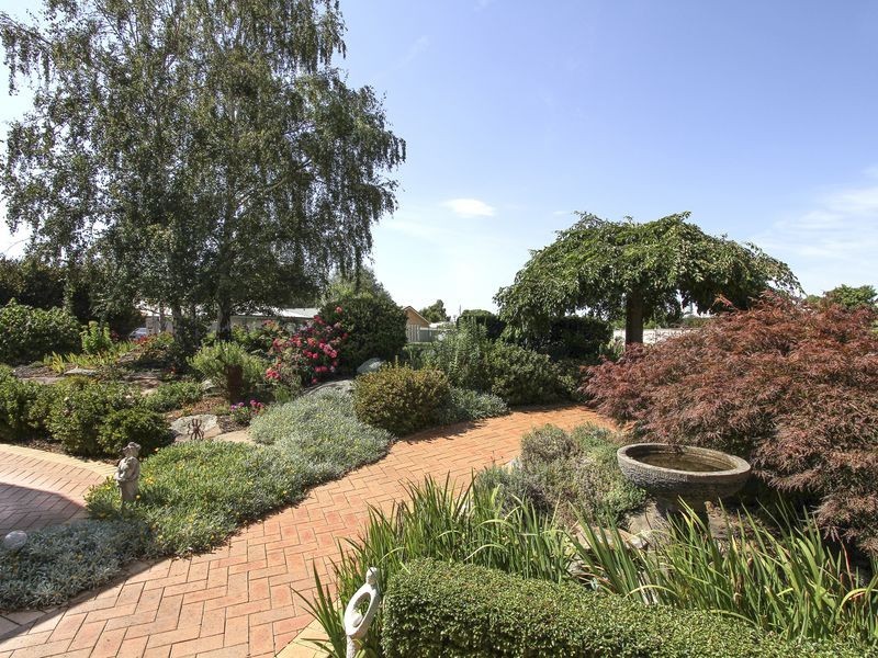 51 Harnham Drive, Bairnsdale VIC 3875