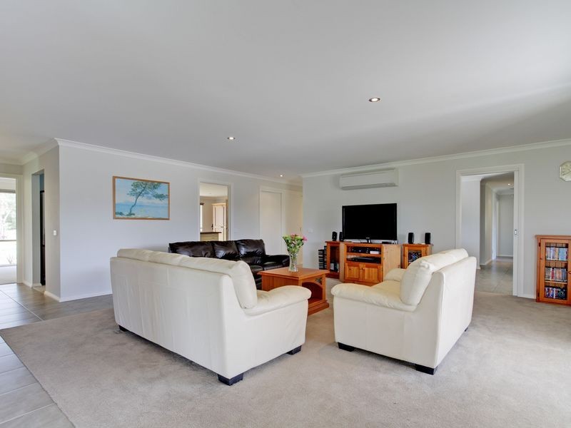 17 School Rd, Bairnsdale VIC 3875