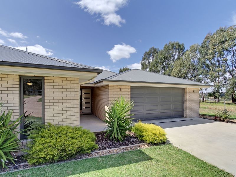 17 School Rd, Bairnsdale VIC 3875