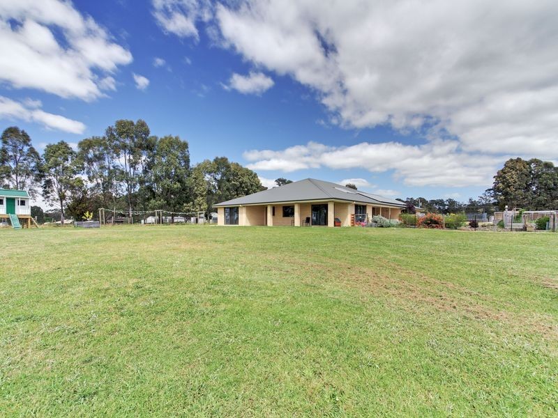 17 School Rd, Bairnsdale VIC 3875