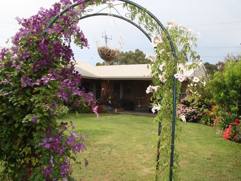 37 Calvert Street, Bairnsdale VIC 3875