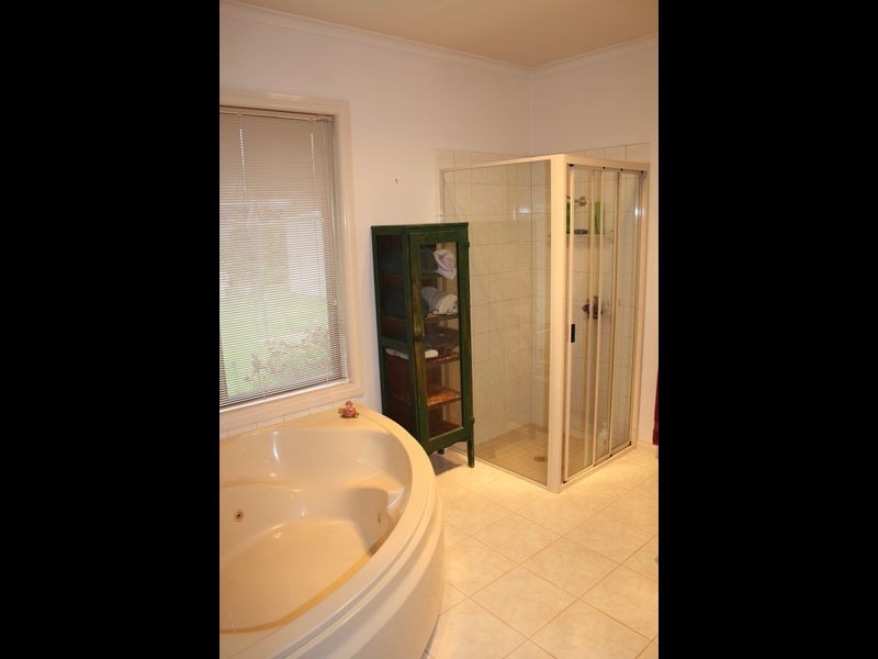 37 Calvert Street, Bairnsdale VIC 3875