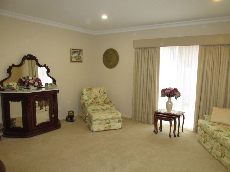 2 Clifton Close, Wy Yung VIC 3875