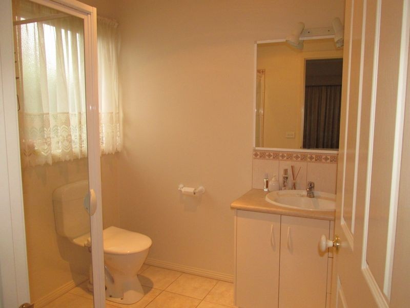 2 Clifton Close, Wy Yung VIC 3875