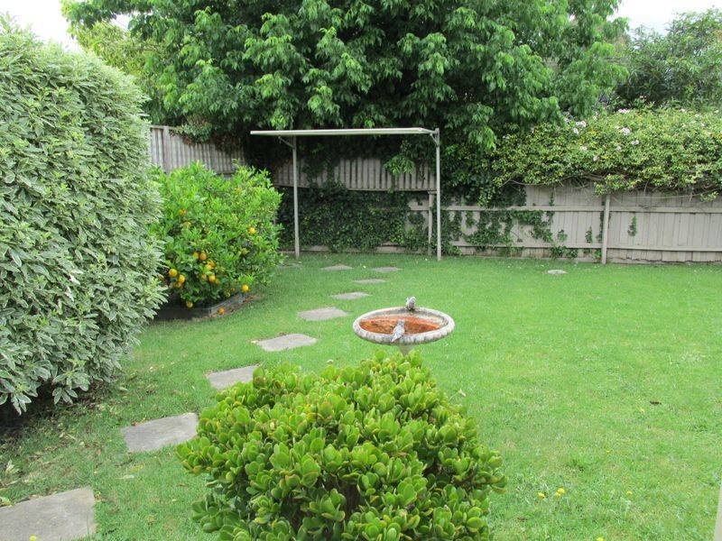 2 Clifton Close, Wy Yung VIC 3875