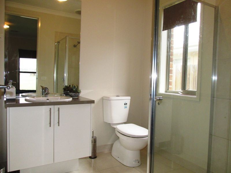 24 McCallum Drive, Bairnsdale VIC 3875