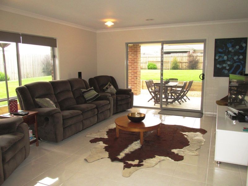 24 McCallum Drive, Bairnsdale VIC 3875