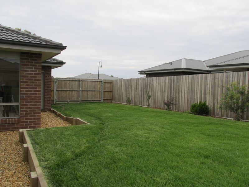 24 McCallum Drive, Bairnsdale VIC 3875