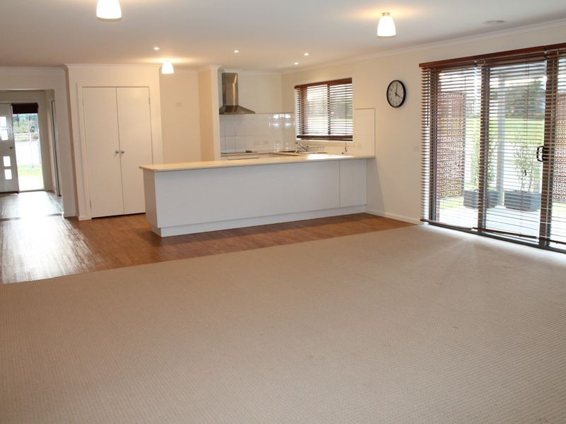 1 Morton Drive, Bairnsdale VIC 3875