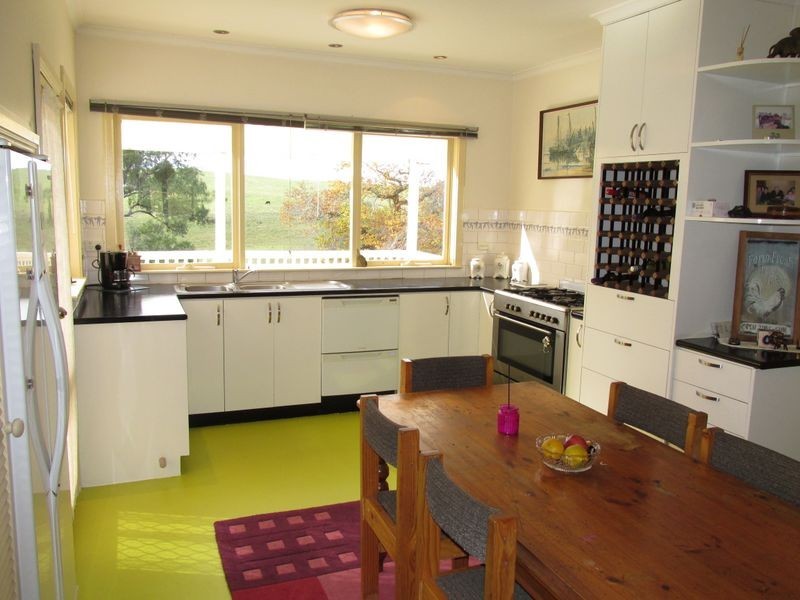 1808 Great Alpine Road, Mossiface VIC 3885