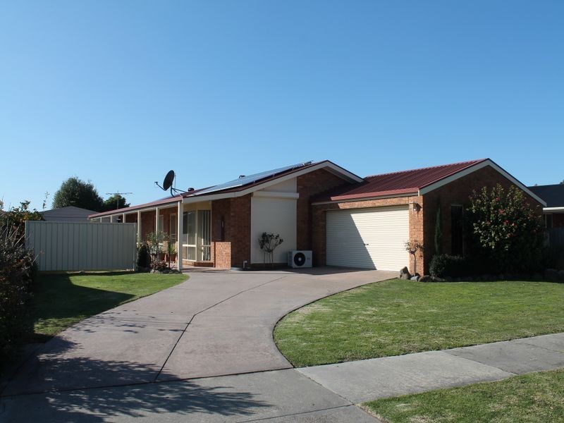40 Balmoral Crescent, Bairnsdale VIC 3875