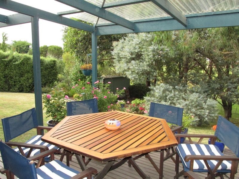 21 Harnham Drive, Bairnsdale VIC 3875
