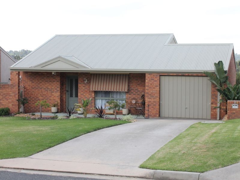 12 Bent Street, Bairnsdale VIC 3875