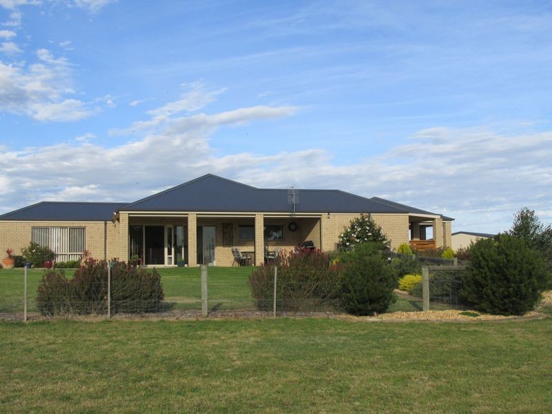 35 Kingsley Drive, Wy Yung VIC 3875