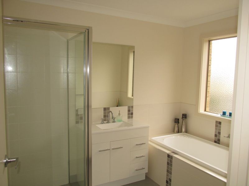 35 Kingsley Drive, Wy Yung VIC 3875