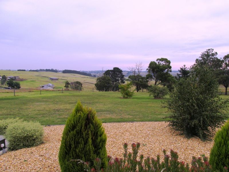 35 Kingsley Drive, Wy Yung VIC 3875