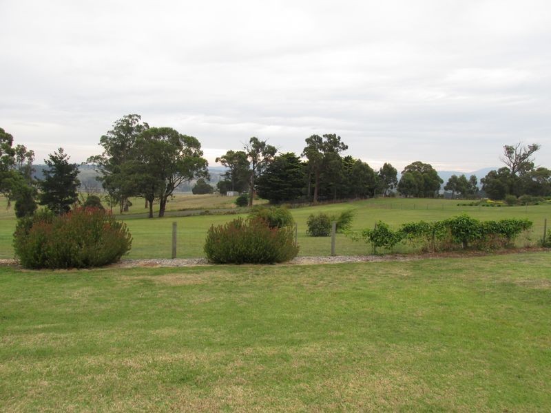 35 Kingsley Drive, Wy Yung VIC 3875