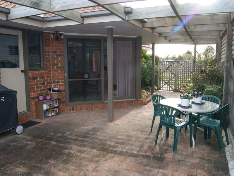 64 Balmoral Crescent, Bairnsdale VIC 3875