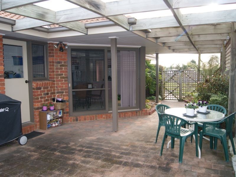 64 Balmoral Crescent, Bairnsdale VIC 3875