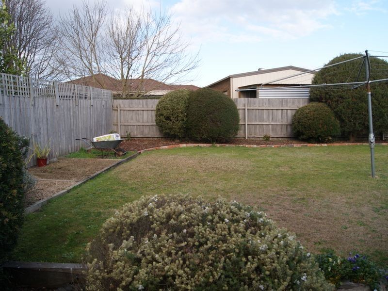 64 Balmoral Crescent, Bairnsdale VIC 3875