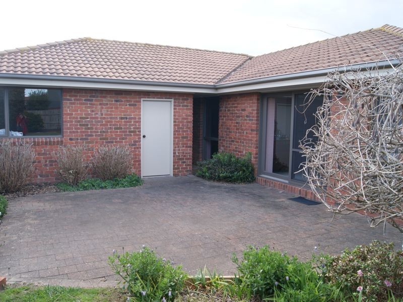 64 Balmoral Crescent, Bairnsdale VIC 3875