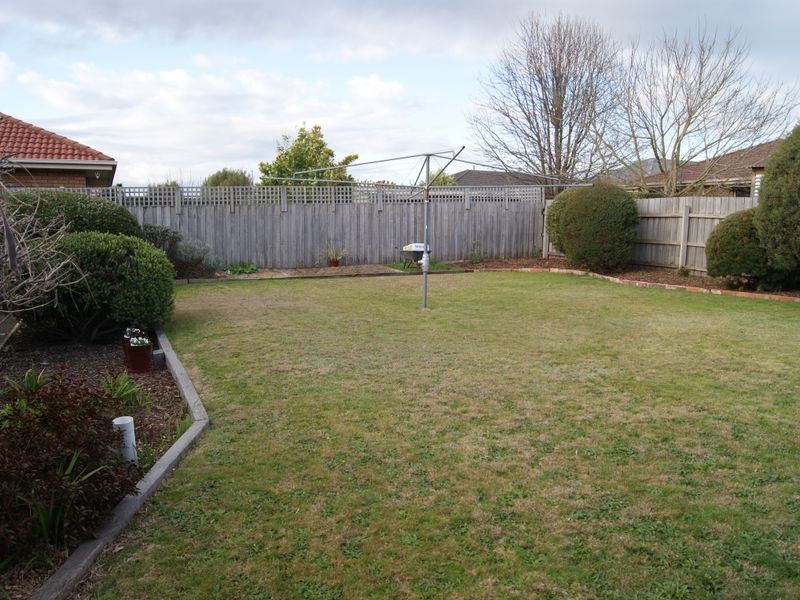 64 Balmoral Crescent, Bairnsdale VIC 3875