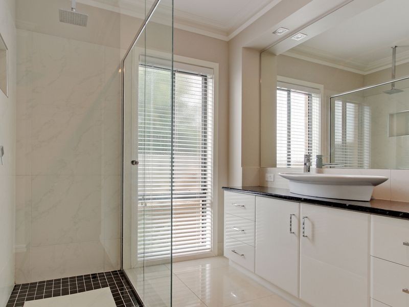 24 Deakin Avenue, Bairnsdale VIC 3875