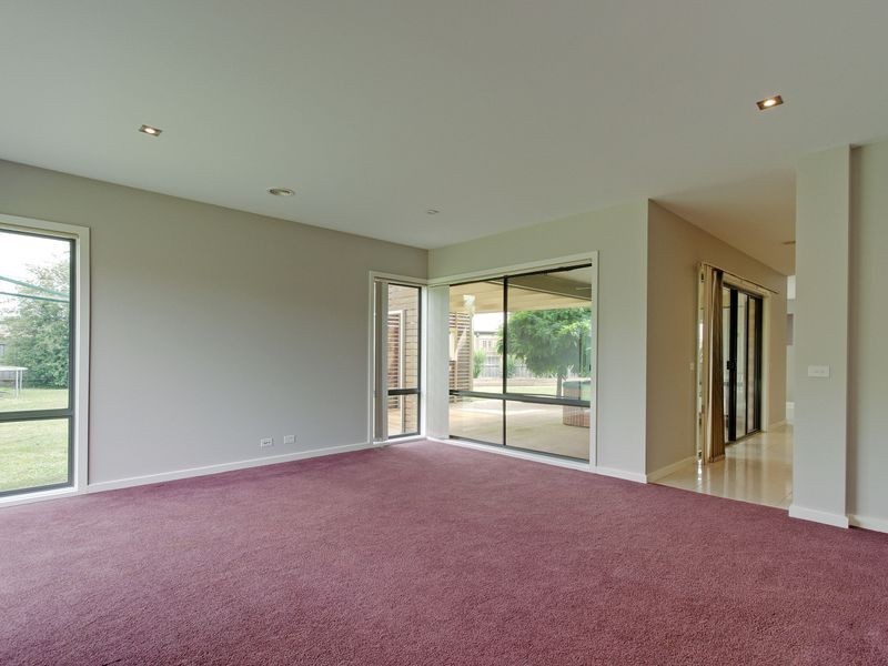 24 Deakin Avenue, Bairnsdale VIC 3875