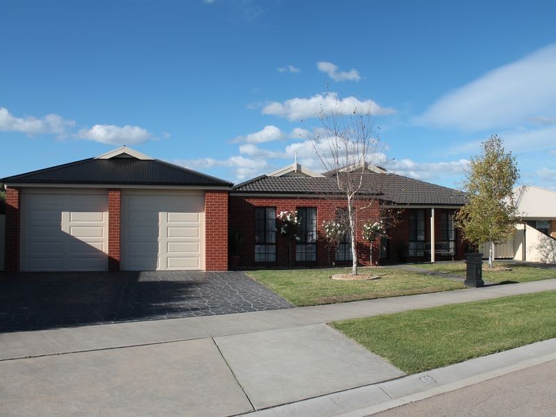 68 Gatehouse Drive, Bairnsdale VIC 3875