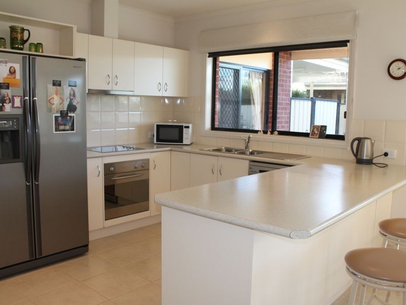 68 Gatehouse Drive, Bairnsdale VIC 3875