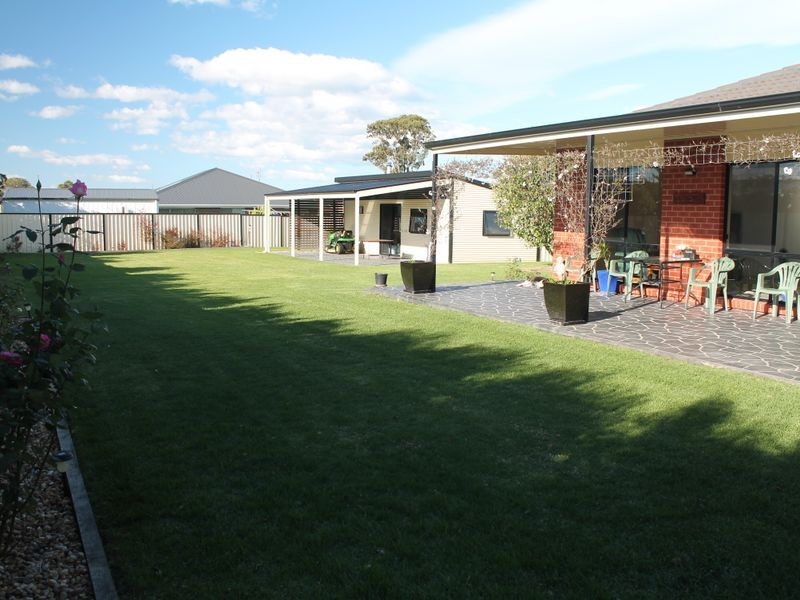 68 Gatehouse Drive, Bairnsdale VIC 3875