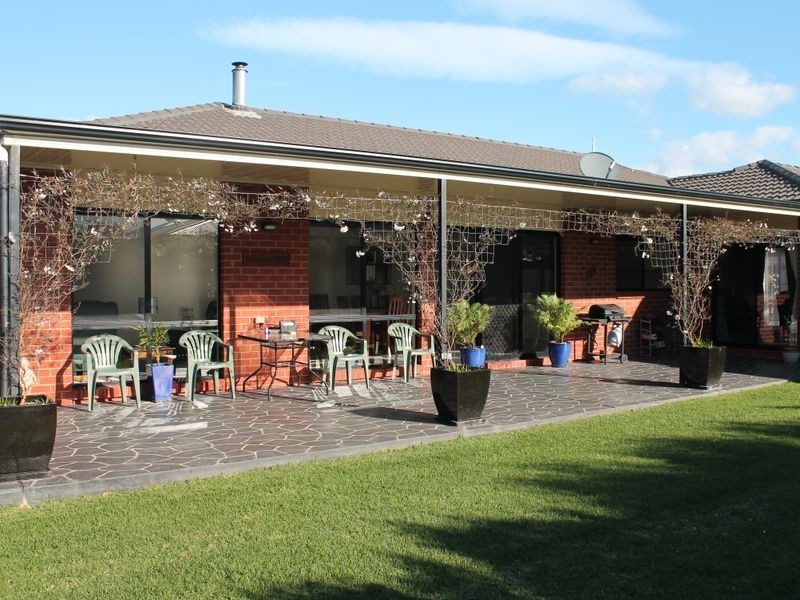 68 Gatehouse Drive, Bairnsdale VIC 3875