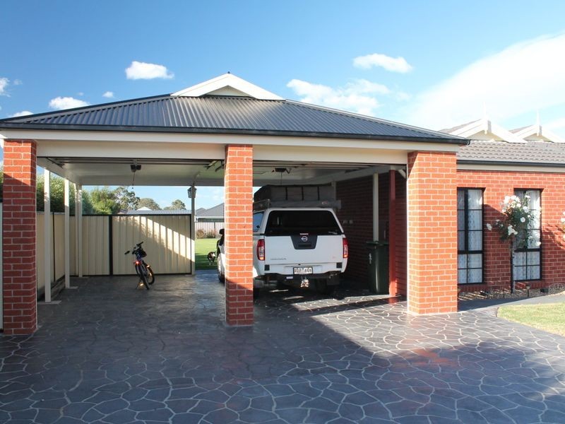 68 Gatehouse Drive, Bairnsdale VIC 3875