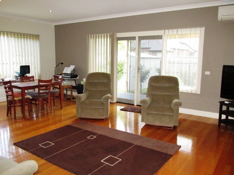 2/12B Balmoral Cresent, Bairnsdale VIC 3875