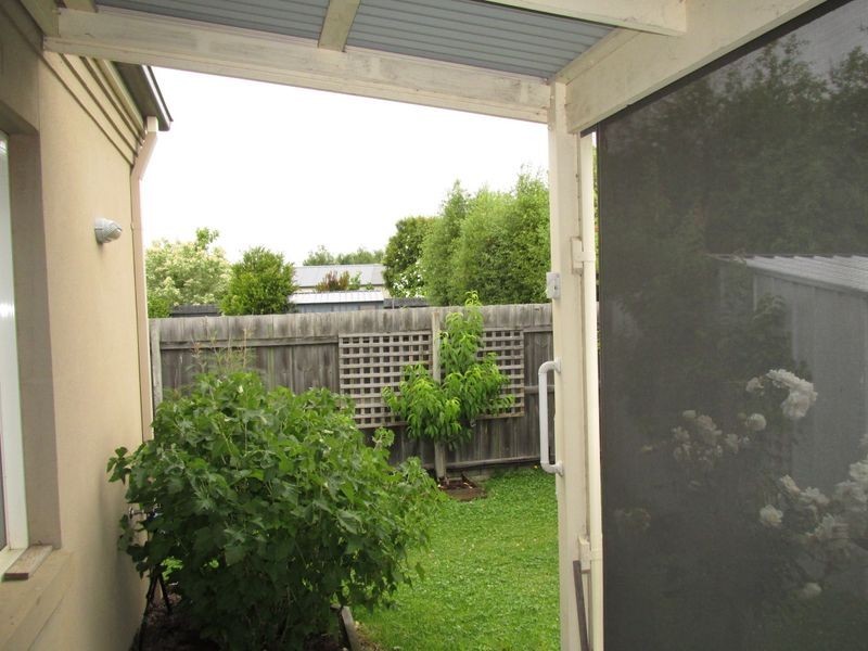 2/12B Balmoral Cresent, Bairnsdale VIC 3875