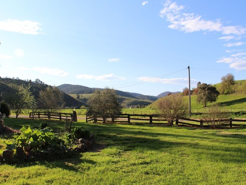 No 9 Saleyard Road, Buchan VIC 3885