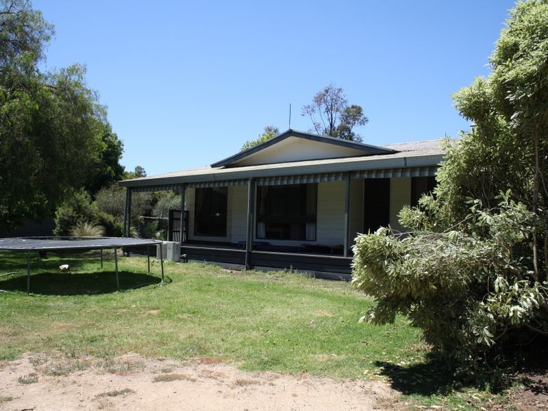 10 Hazeldene Crescent, Nicholson VIC 3882