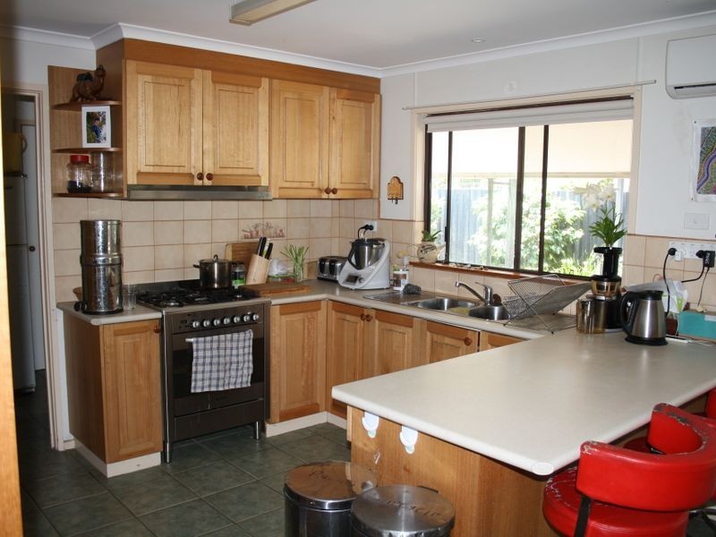 10 Hazeldene Crescent, Nicholson VIC 3882