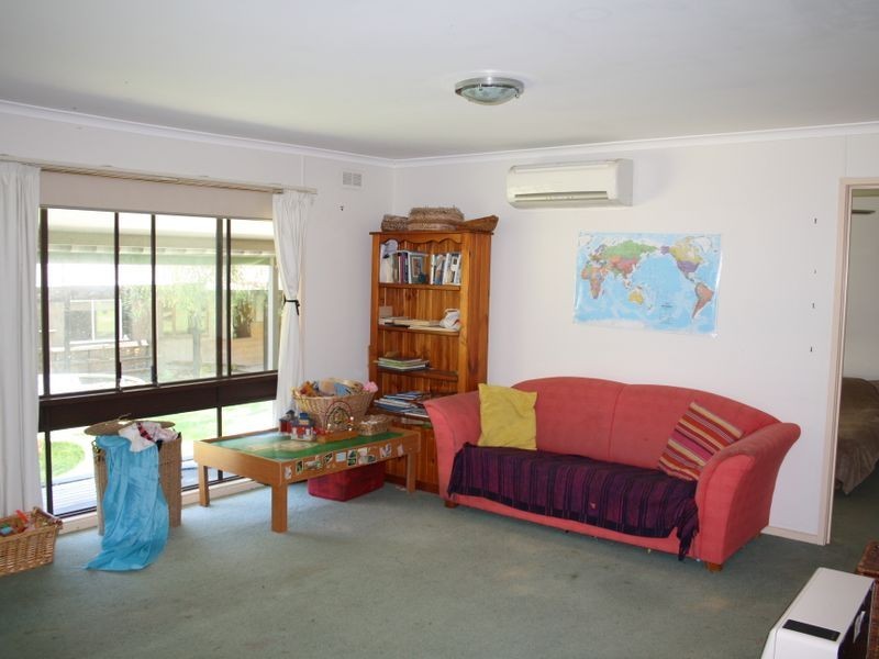 10 Hazeldene Crescent, Nicholson VIC 3882