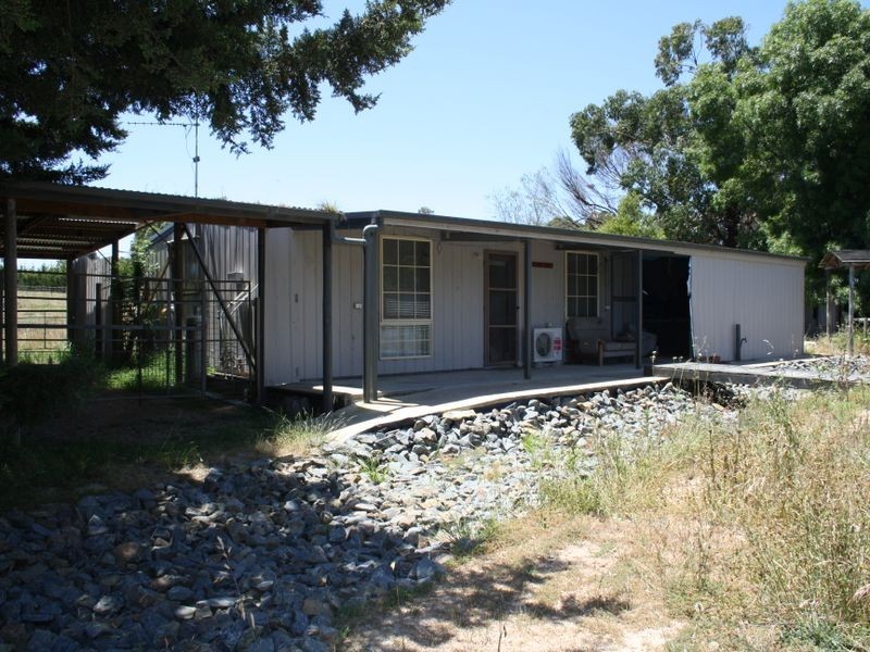 10 Hazeldene Crescent, Nicholson VIC 3882